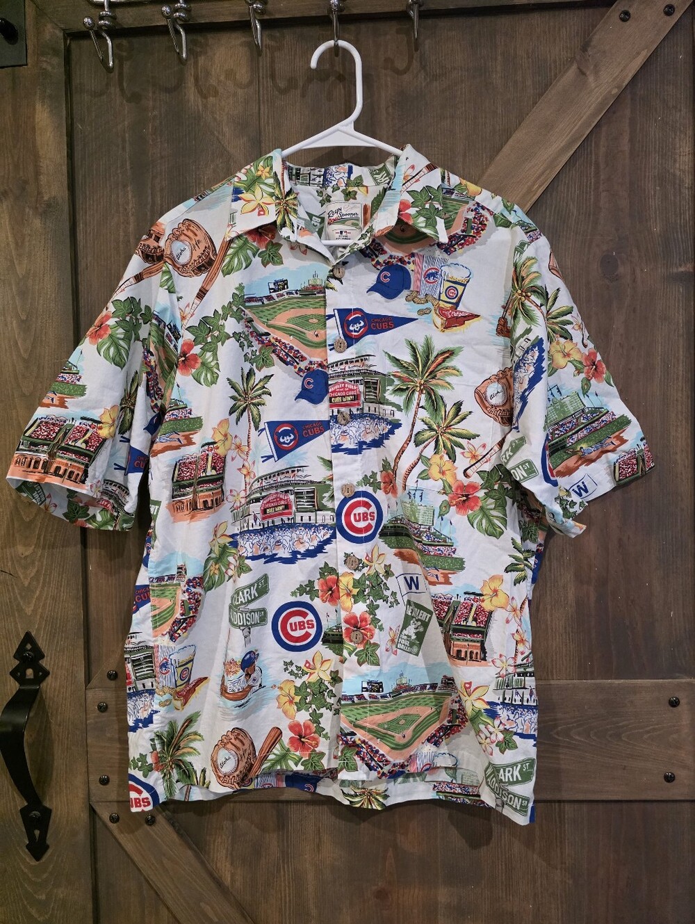 MLB® MEN'S CHICAGO CUBS SCENIC ALOHA SHIRT By Reyn Spooner Size Medium